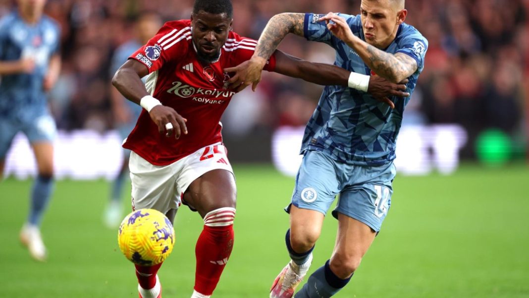 Нотингам Форест срещу Астън Вила в мач от първия полуфинал на Лига Европа